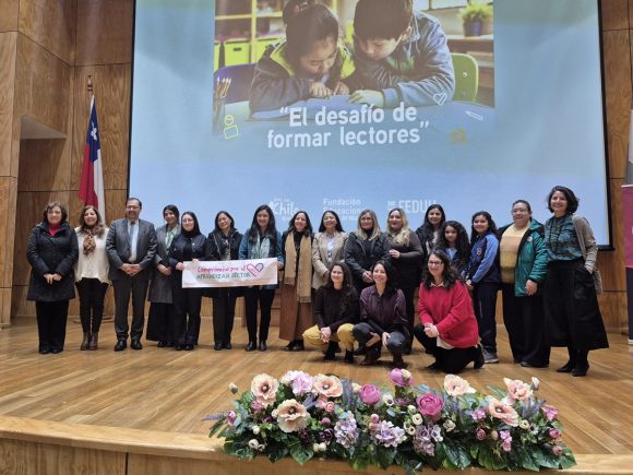 Cerca de 300 personas participaron en seminario que abordó los desafíos de la formación de lectores en la UBB